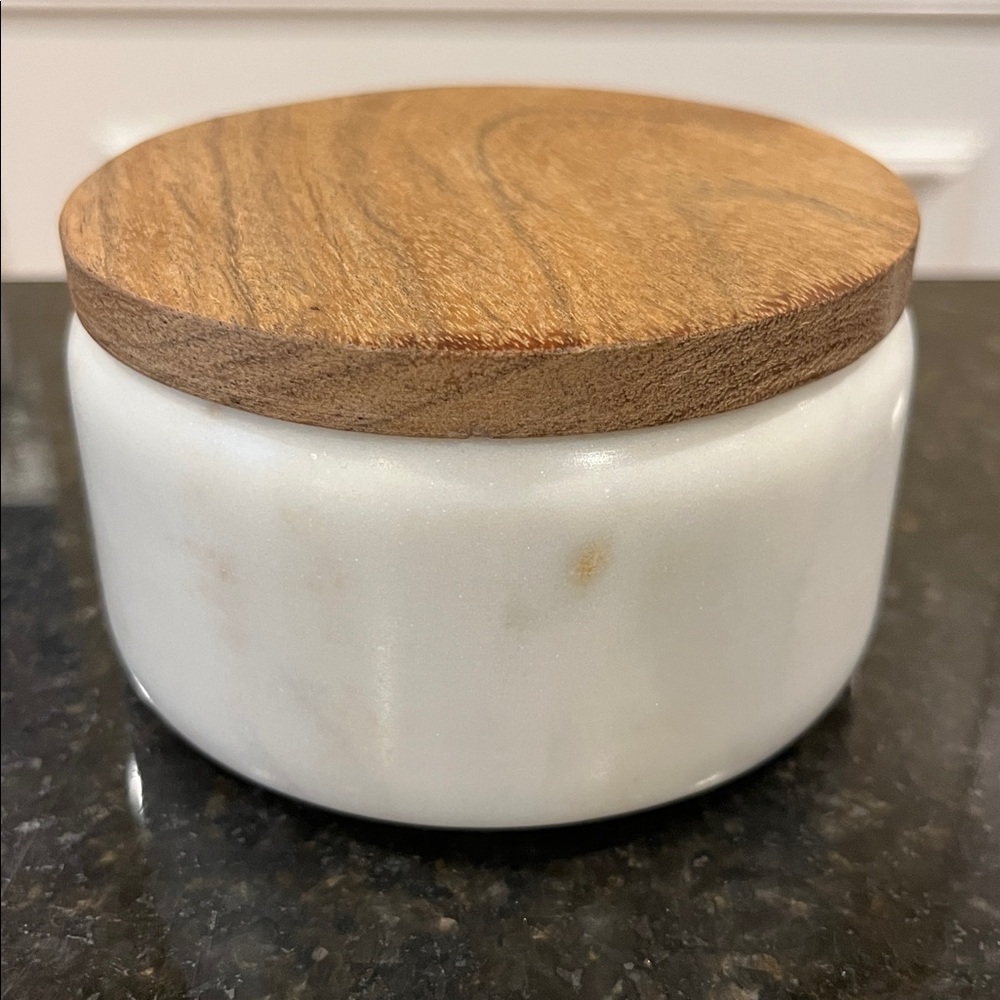Cork & Mill White Marble Salt Cellar with Acacia Wood Lid and Spoon - Picture 9 of 14